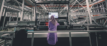 An employee looks at the screen at her workstation in the warehouse